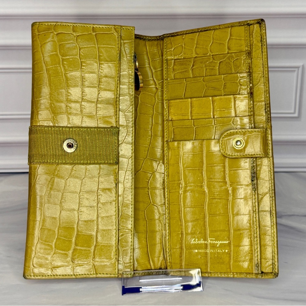 Salvatore Ferragamo Croc Embossed Leather Wallet – Pale Green Pattern - Picture 6 of 10